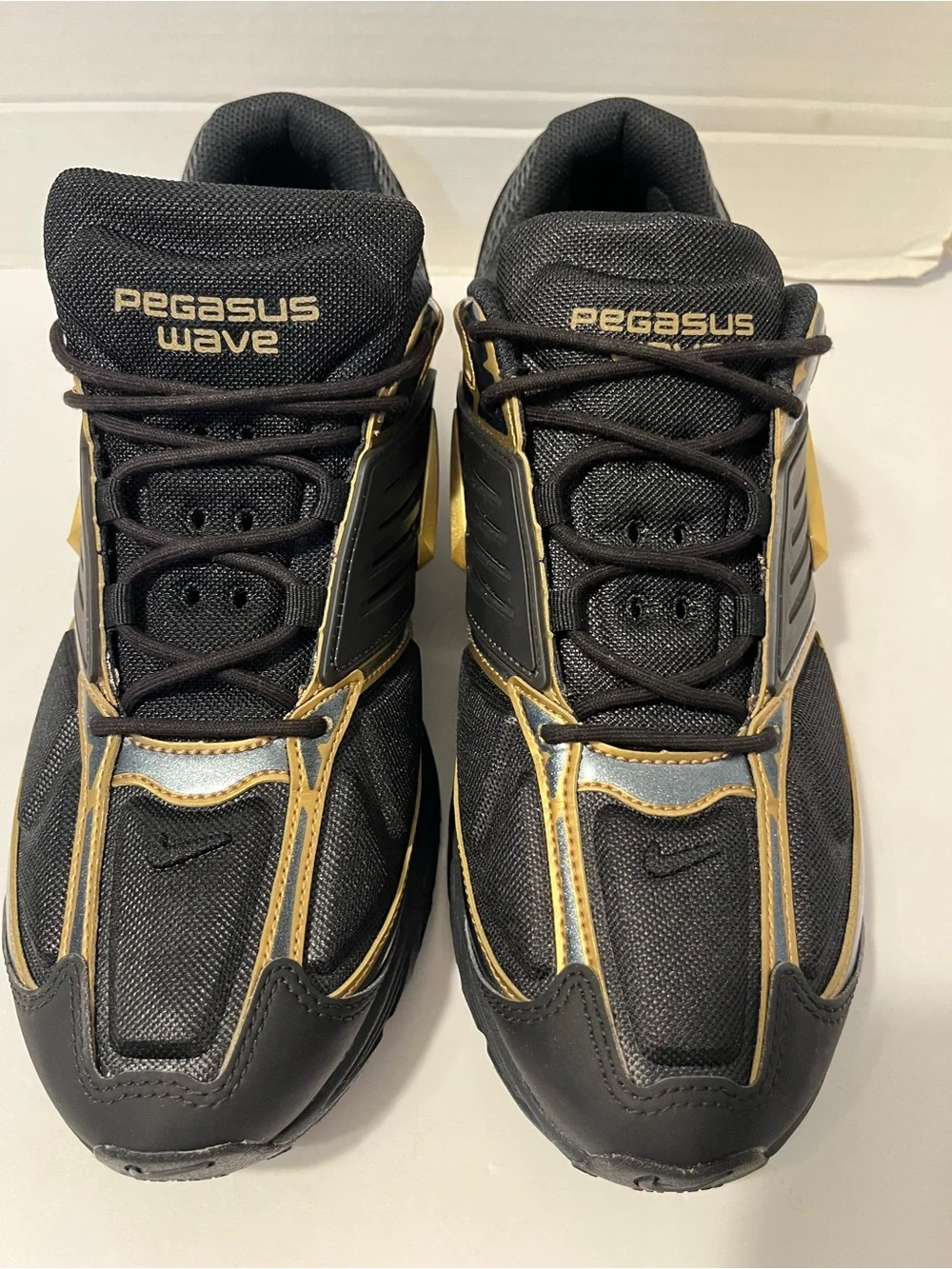 Nike Men’s Athletic Sneakers Black and Gold Size 13